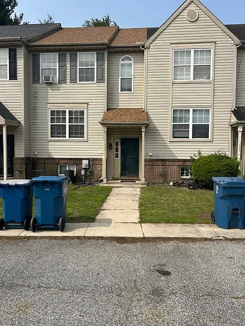 3 bed, 1400 sqft, $1,650 — Photo 1