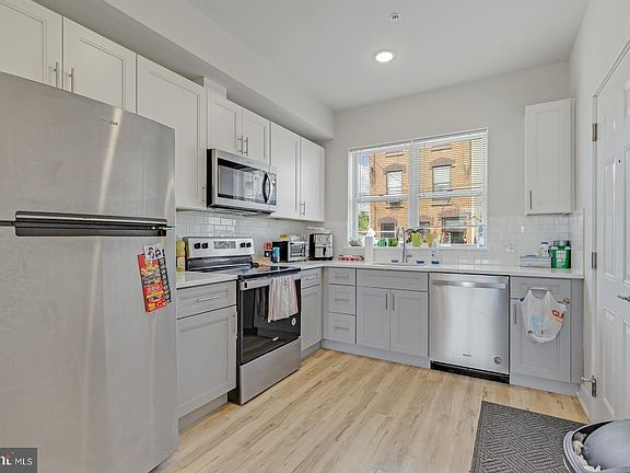 3rd image of 2531 N Mascher St #1