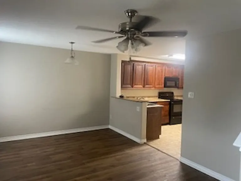 1491 N Columbia St — Photo 9