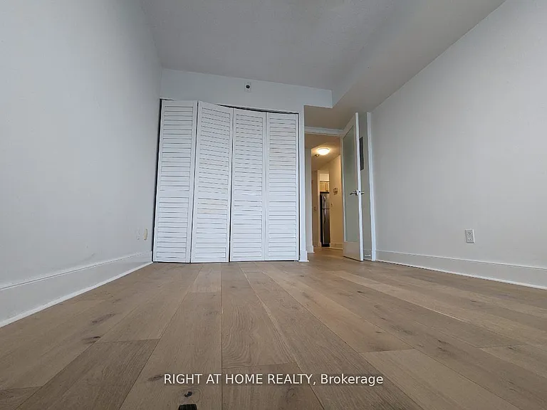1797 Queen St E #409 — Photo 7