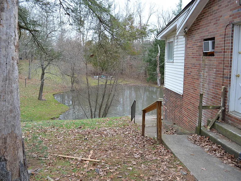 19 E Clearview Dr #A — Photo 2