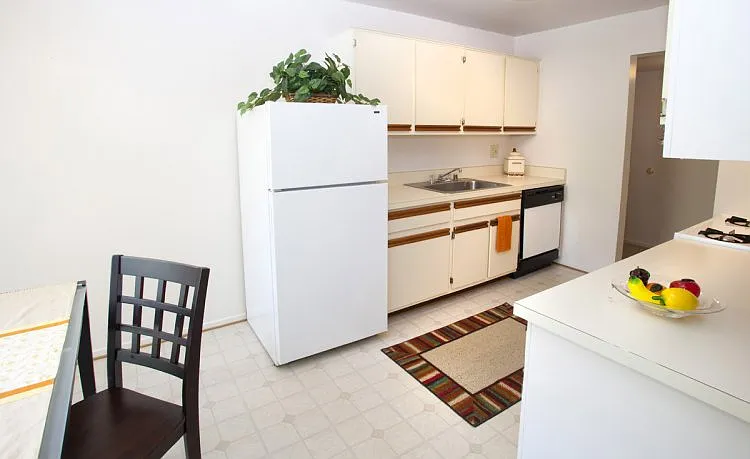 Westland Capri Apartments — Photo 8