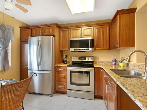 7760 NW 50th Street #402, Lauderhill, FL 33351