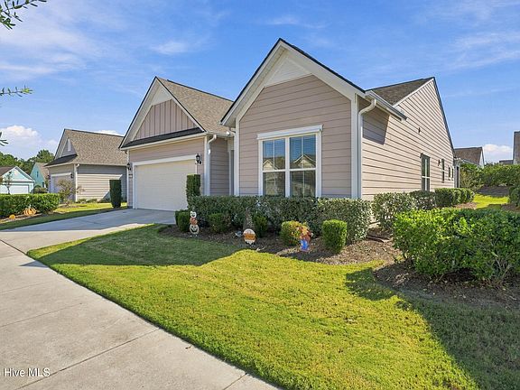 2nd image of 556 Lyrebird Avenue