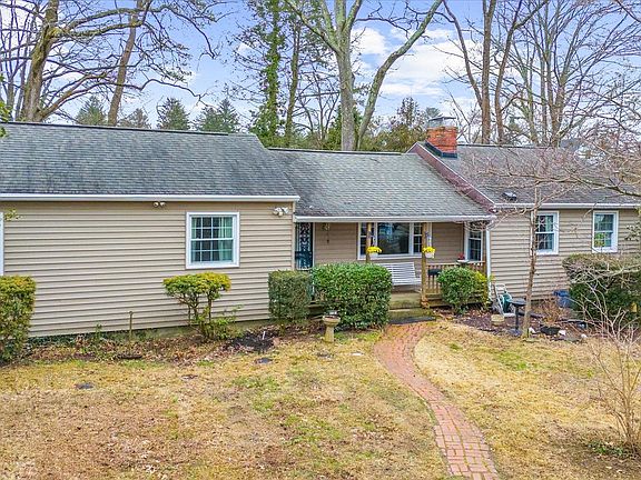 2nd image of 115 Lockleven Dr