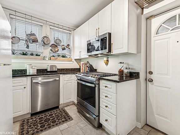 4th image of 1415 W Catalpa Ave APT 3S