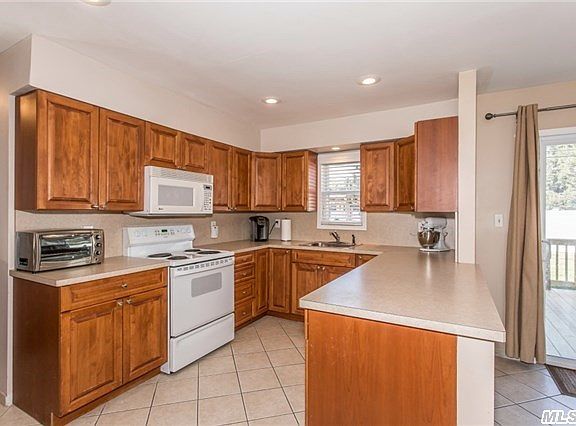 5th image of 52 Amby Ave