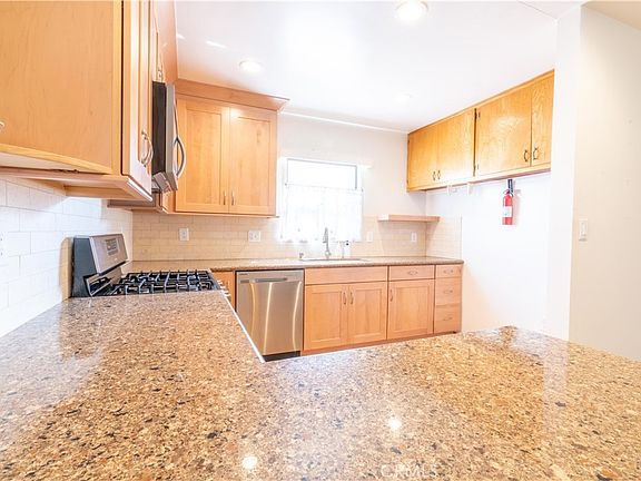 5th image of 909 Garnet St