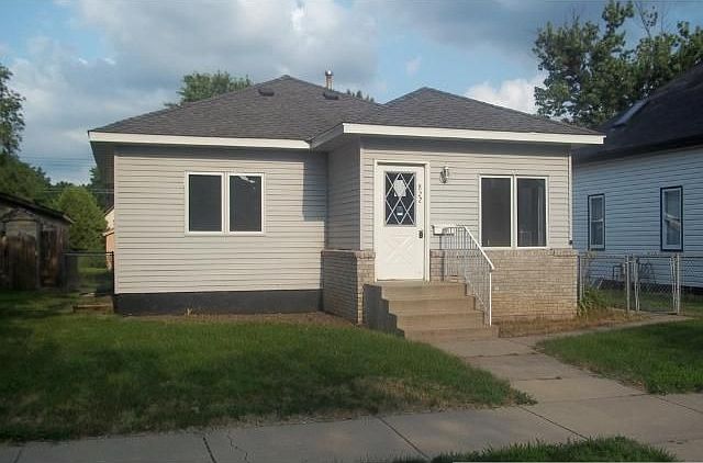 1st image of 822 16th Ave S