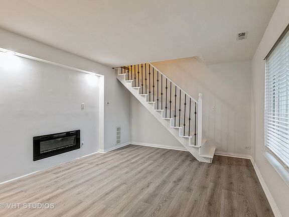 3rd image of 1557 Cornell Pl