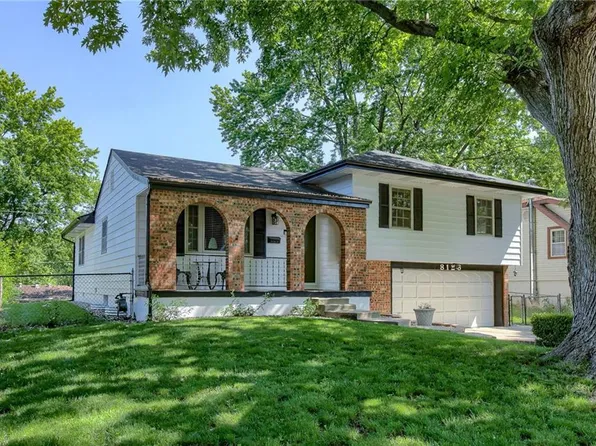 8126 NE 52nd St, Kansas City, MO 64119