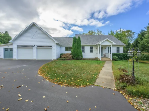 3 Apple Tree Ct, Kinderhook, NY 12184