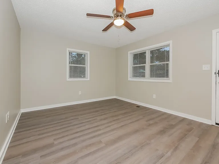 1768172_019_living_room_13322797.jpg