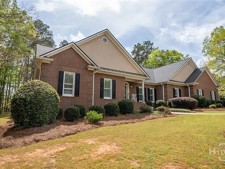 1040 Saint Andrews Dr — Photo 1