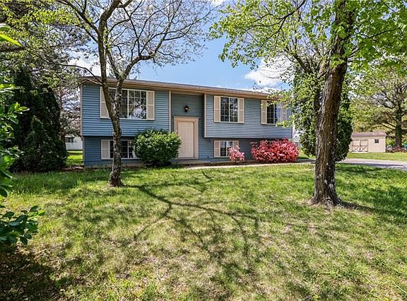 2nd image of 301 Cloverfield Ct