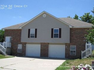 704 SE Drew Ct, Blue Springs, MO 64014