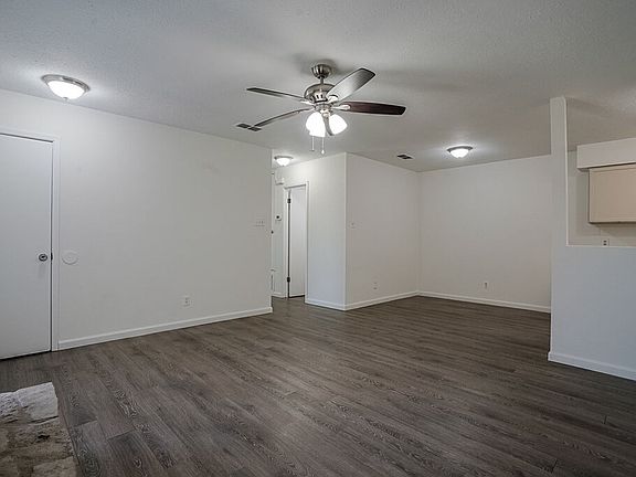 5th image of 701 Country Aire Dr #B