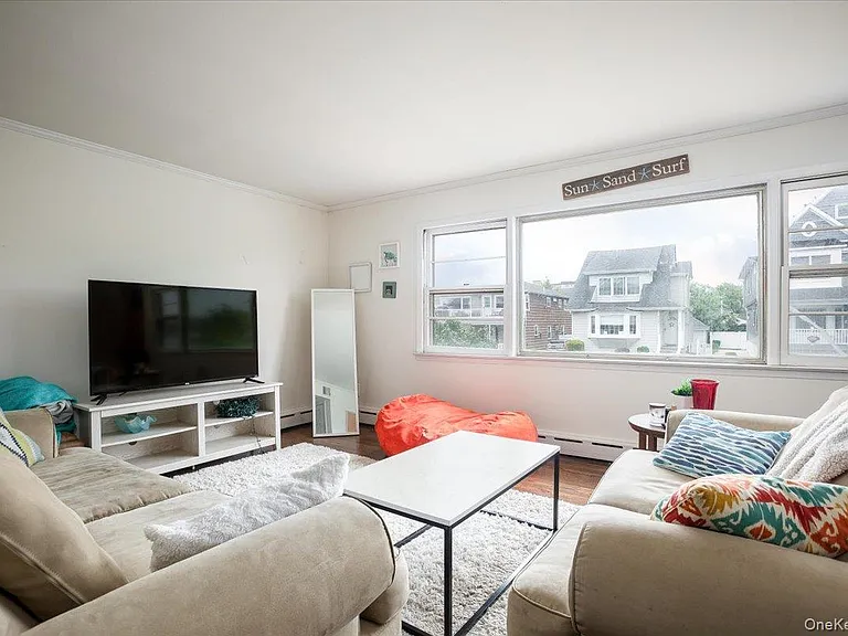 525 E Beech St #1 — Photo 10