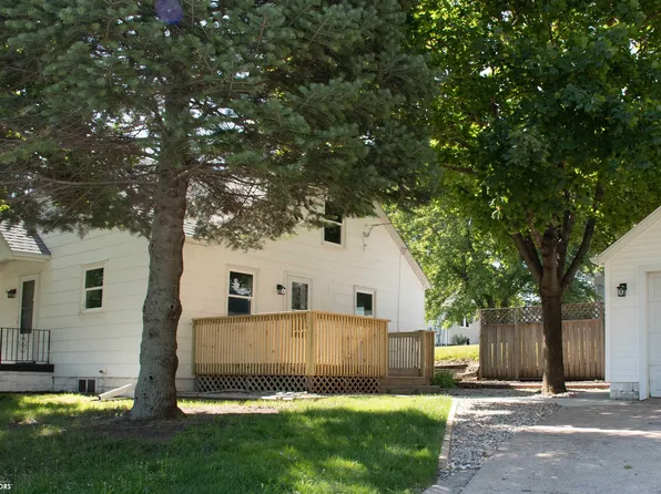 318 E 3rd St, Carroll, IA 51401