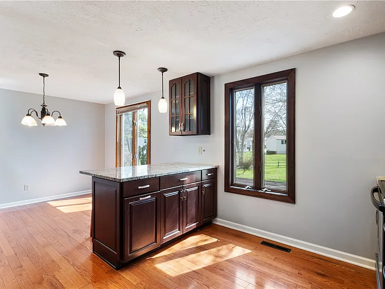 16 Wheatfield Dr — Photo 8