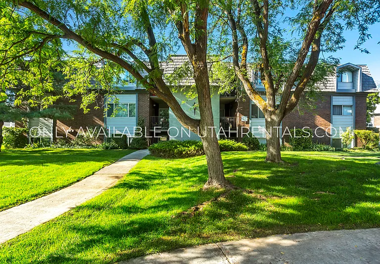 1760 N Willowbrook Dr #LEFT — Photo 13