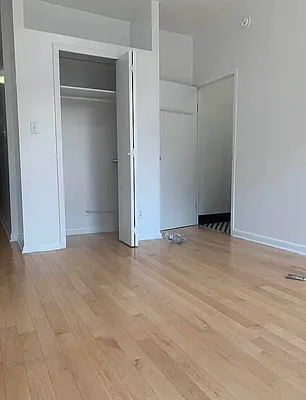 Rented by M.Grossman R.E. Management | media 3