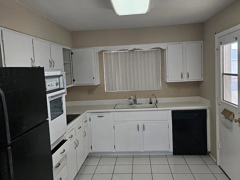 10010 W Andover Ave — Photo 4