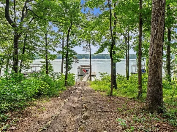 224 Lakeshore Cir SE, Acworth, GA 30101