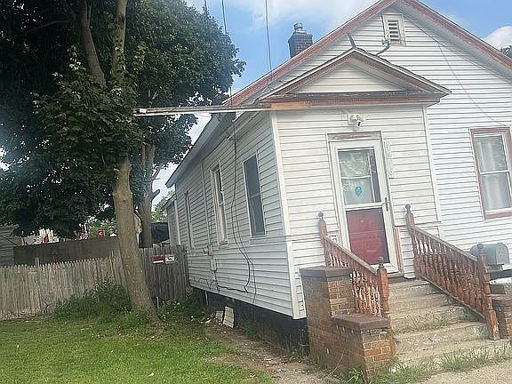 2nd image of 1218 Sanford St