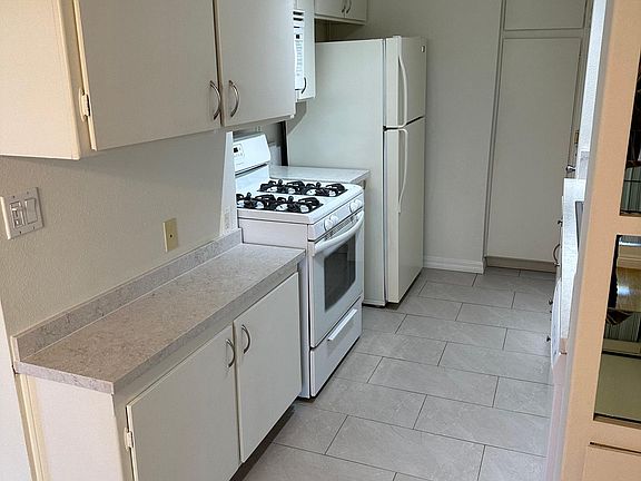 5th image of 1627 Camden Ave #304