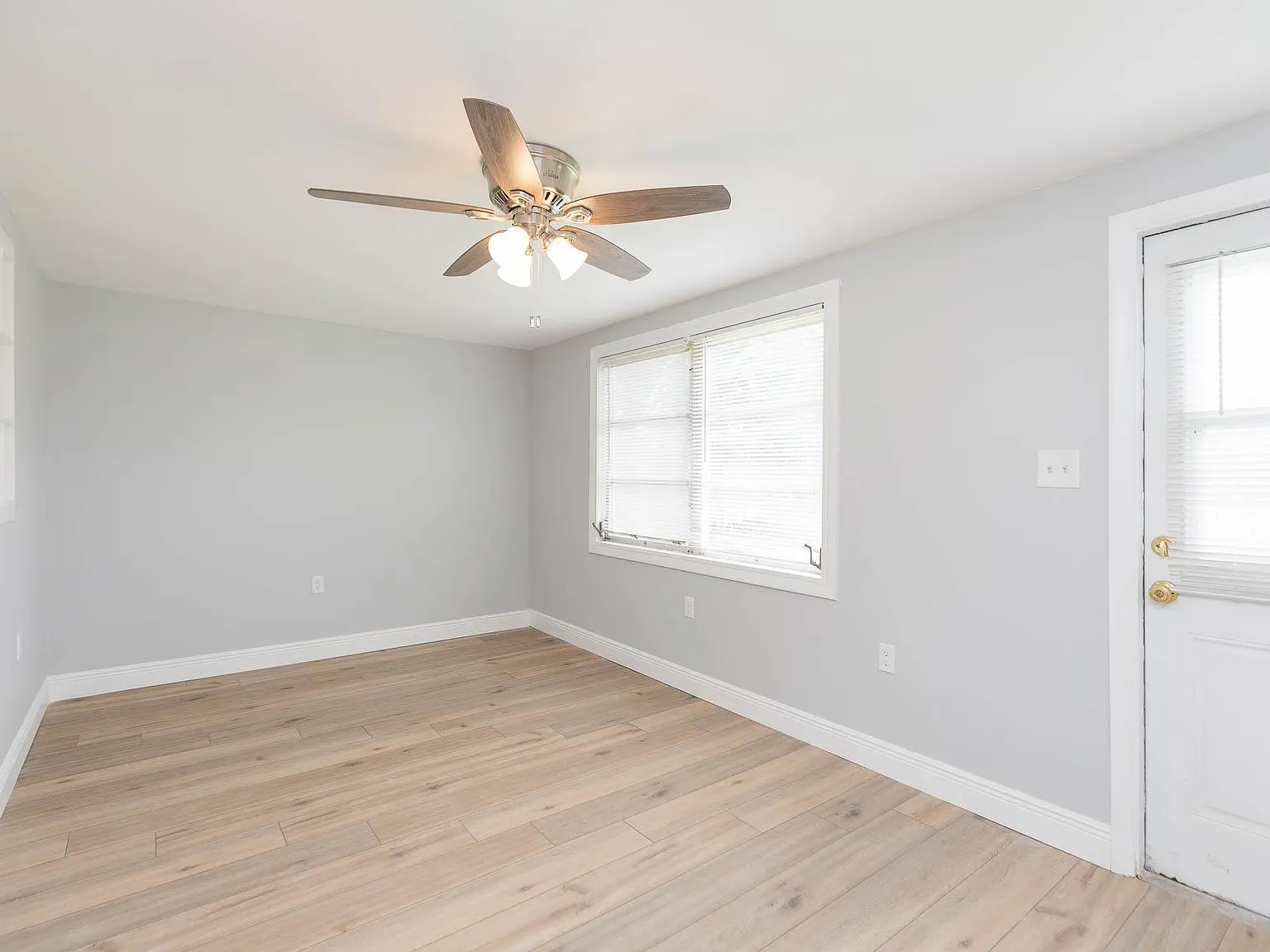 7312 Windsor St — Photo 4