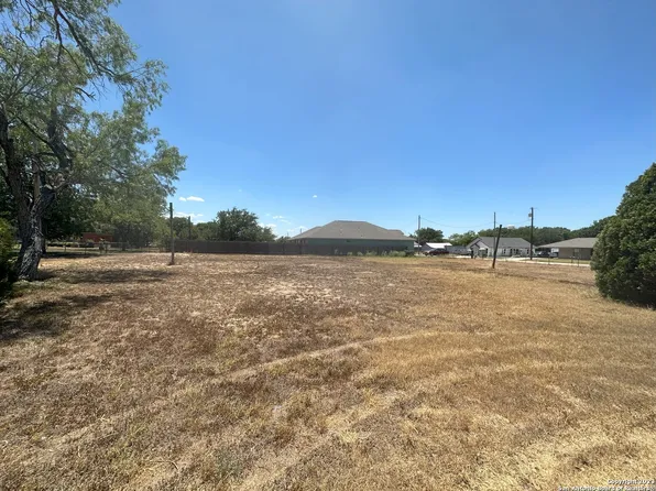 812 Waltom Ave LOT 14,16, Jourdanton, TX 78026
