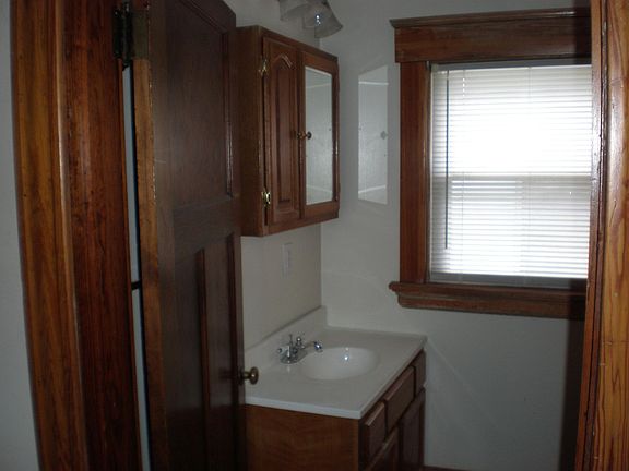 4th image of 4308 Beech St #1