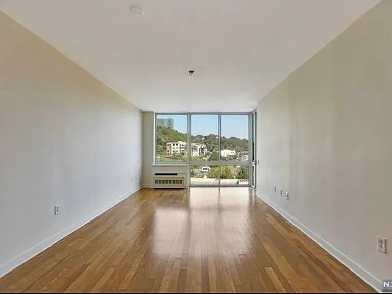 512 Hudson Park — Photo 8