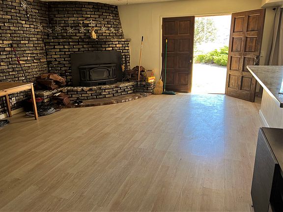 3rd image of 18080 Tejon Dr