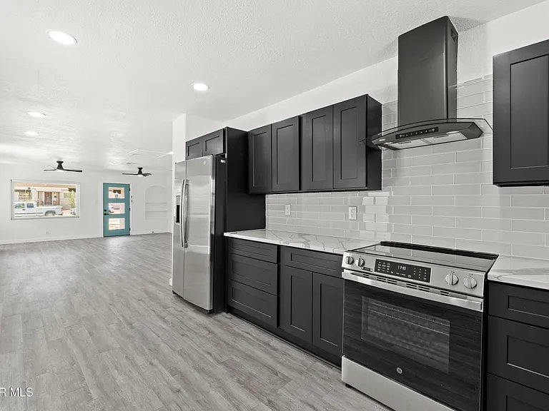3221 N Stanton St — Photo 20
