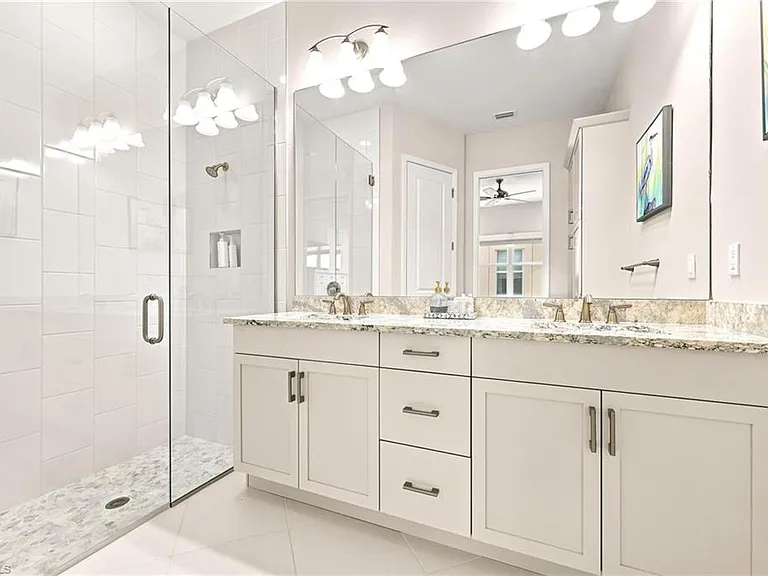 7239 Saona Ct — Photo 10