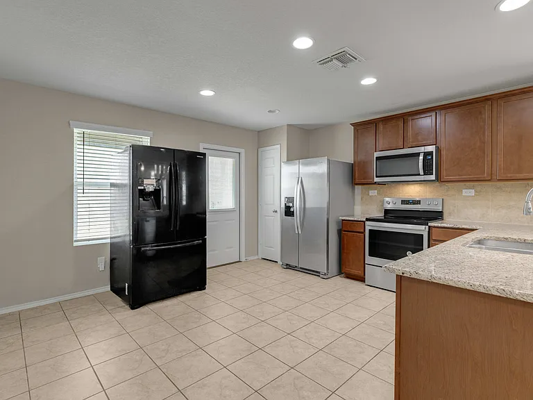 10226 Reyes Hts — Photo 8
