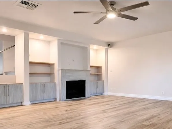 18631 Collins St APT 27, Tarzana, CA 91356