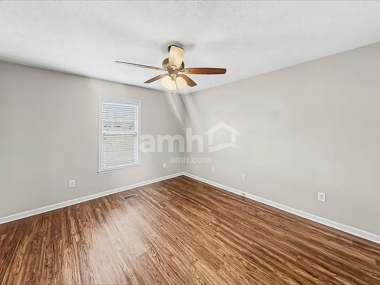 201 Fox Hunt Ln — Photo 11