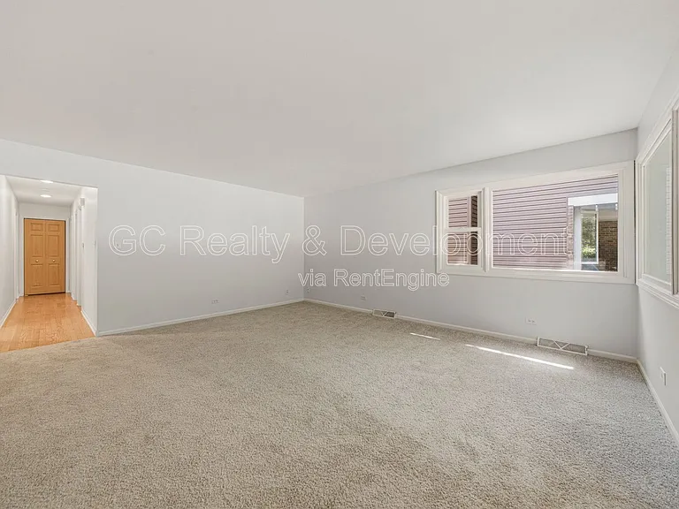 1388 Gardina Vis — Photo 2