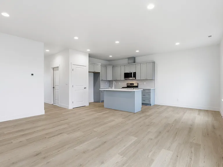 631 N Creative Way — Photo 3