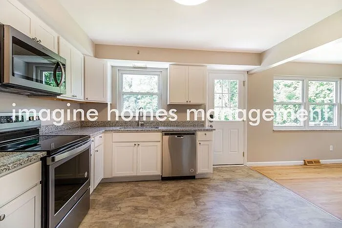 607 W Kemper Rd — Photo 7