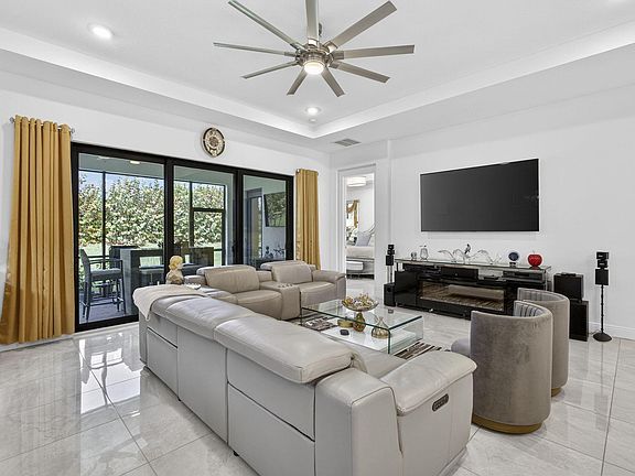 3rd image of 5492 St Armands Way