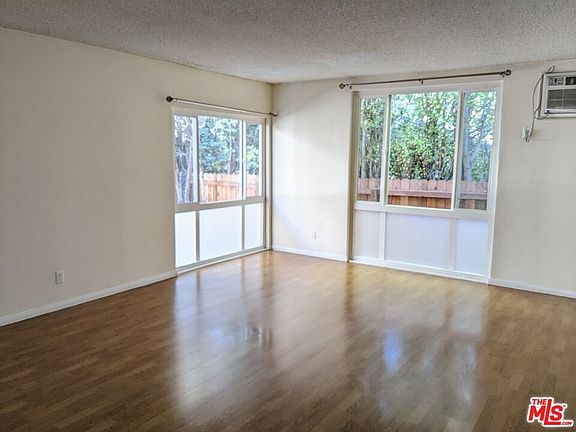 2nd image of 633 N Sweetzer Ave APT 4