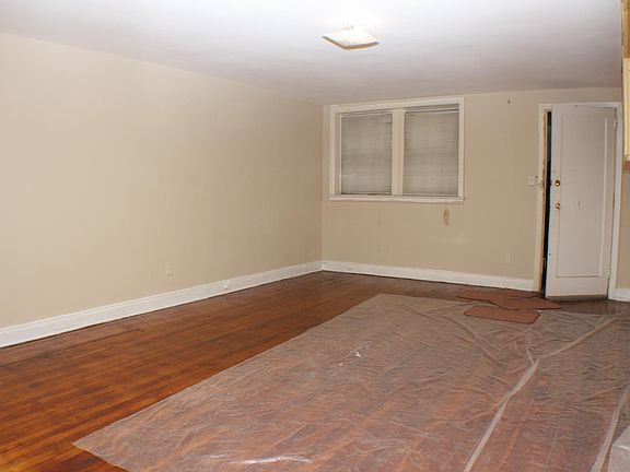 4th image of 1371 E 52nd St