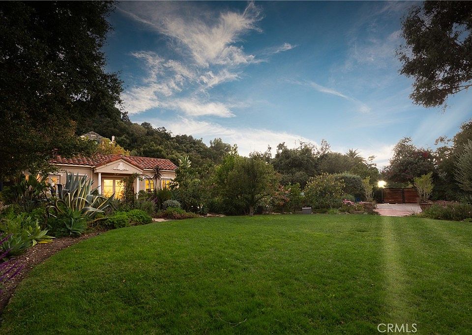 1st image of 21149 Entrada Rd