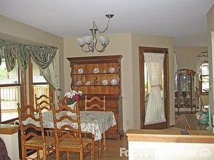 Great Room
						:
						vaulted ceiling