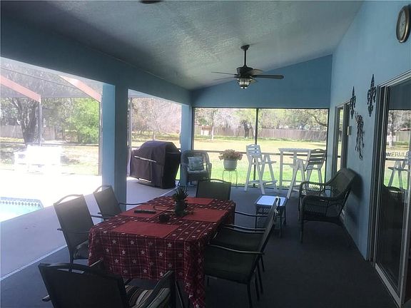 5th image of 10725 Oak Dr