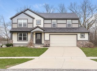 5661 Beyhill Dr NE, Belmont, MI 49306
